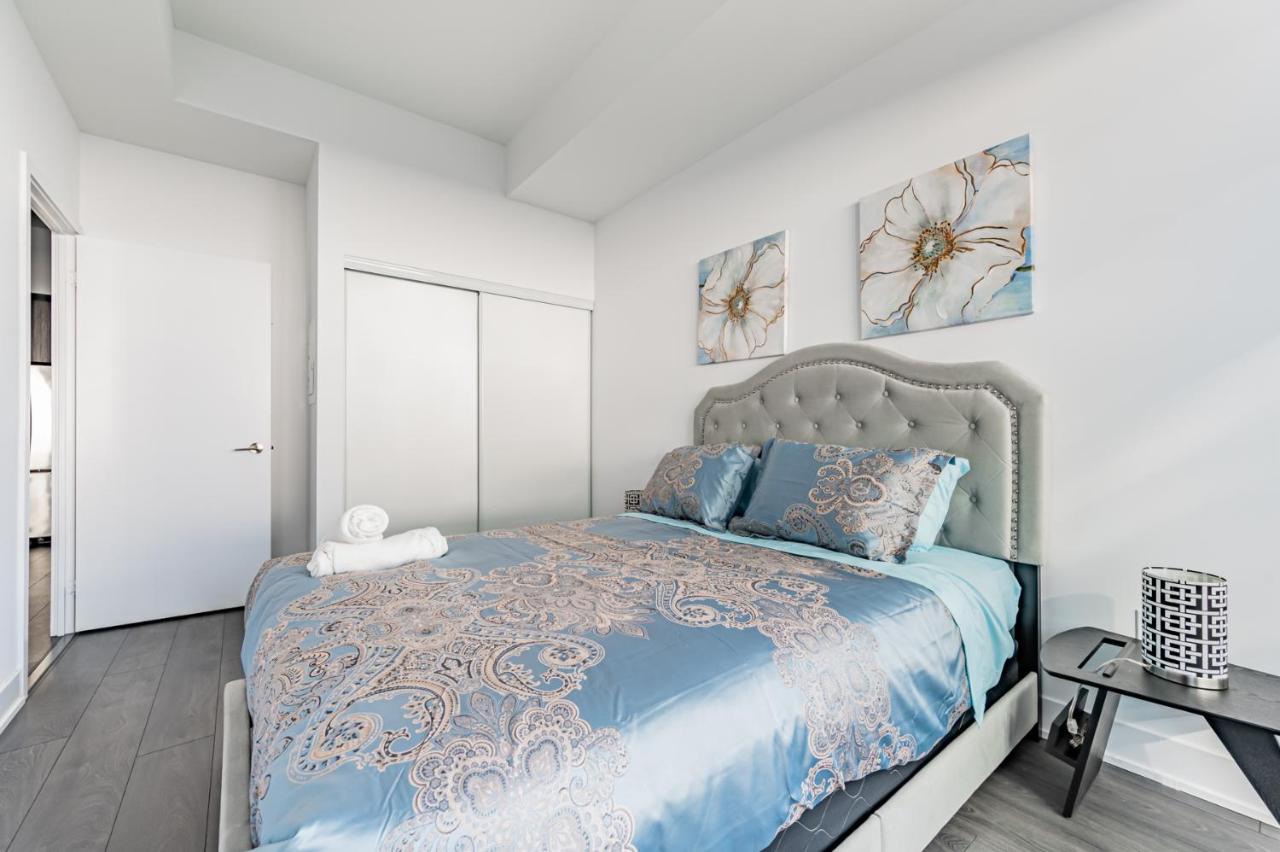 Condo In Parklawn & Lake Shore With Free Parking Close To Airport 多伦多 外观 照片
