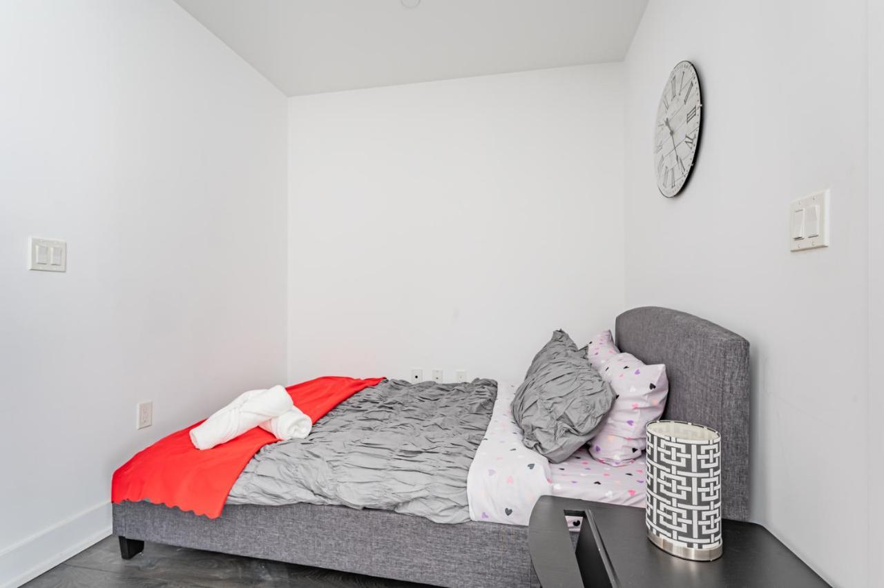 Condo In Parklawn & Lake Shore With Free Parking Close To Airport 多伦多 外观 照片