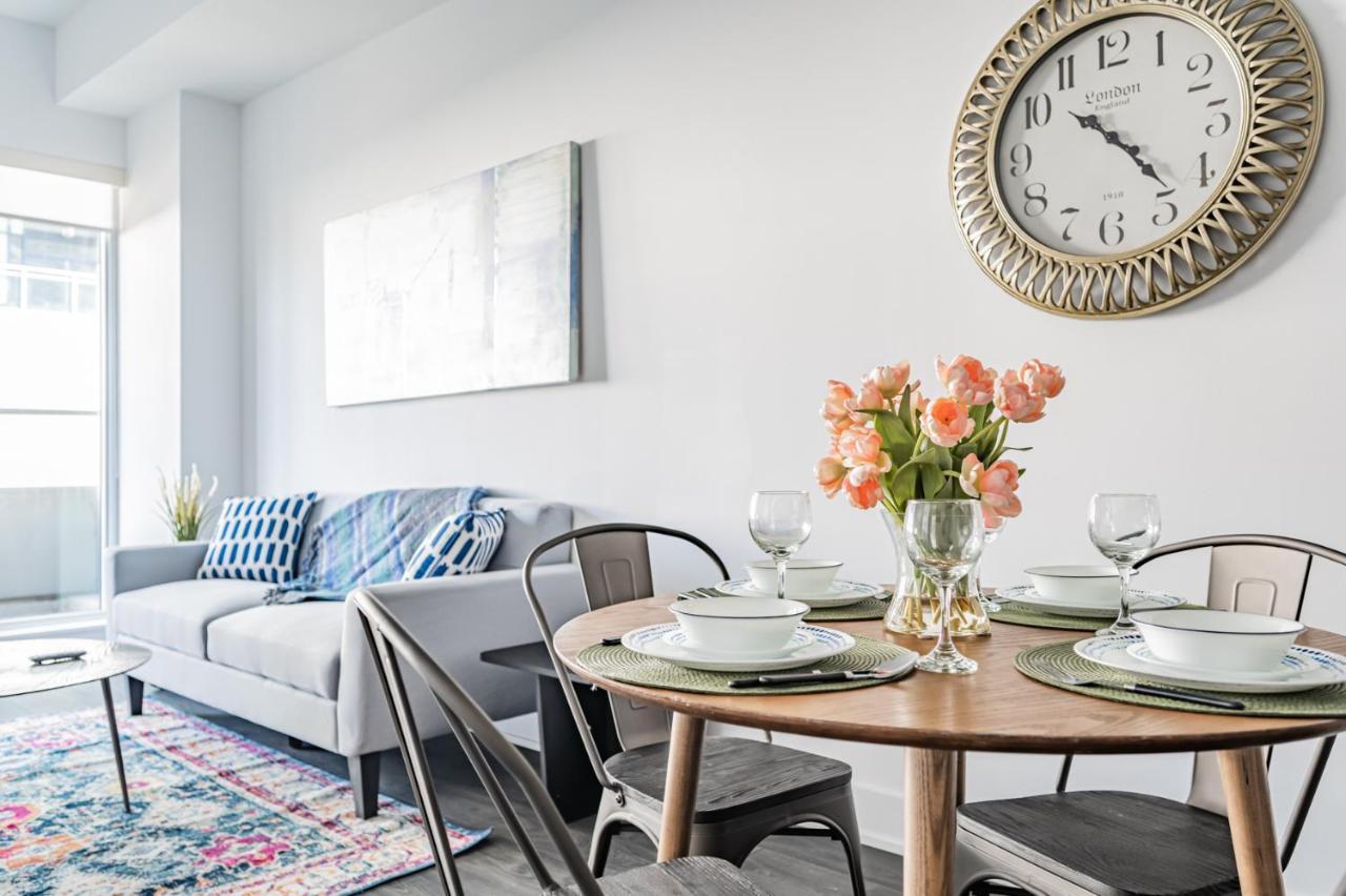 Condo In Parklawn & Lake Shore With Free Parking Close To Airport 多伦多 外观 照片
