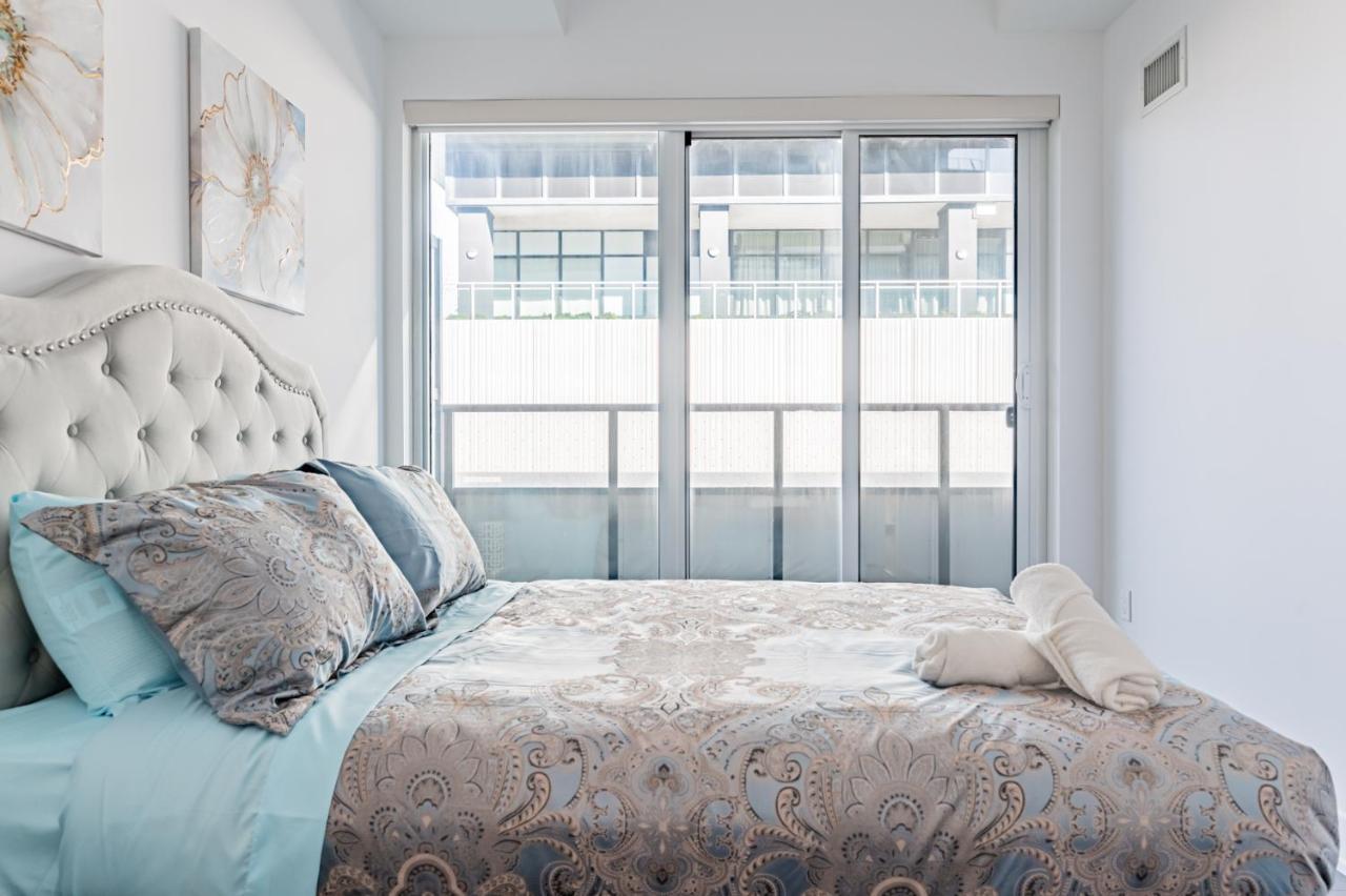 Condo In Parklawn & Lake Shore With Free Parking Close To Airport 多伦多 外观 照片