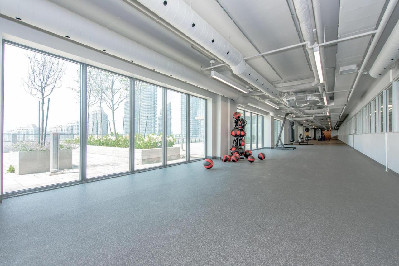 Condo In Parklawn & Lake Shore With Free Parking Close To Airport 多伦多 外观 照片