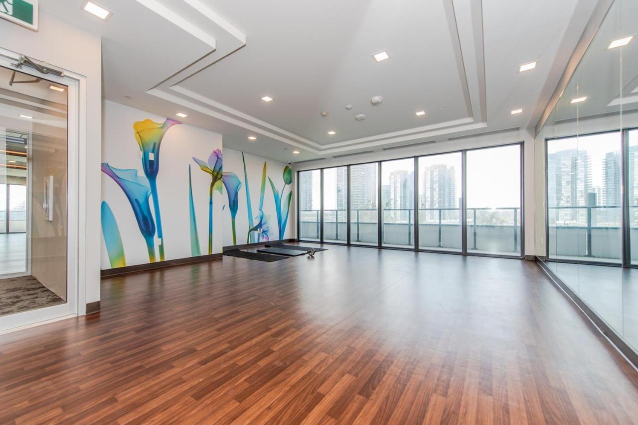 Condo In Parklawn & Lake Shore With Free Parking Close To Airport 多伦多 外观 照片