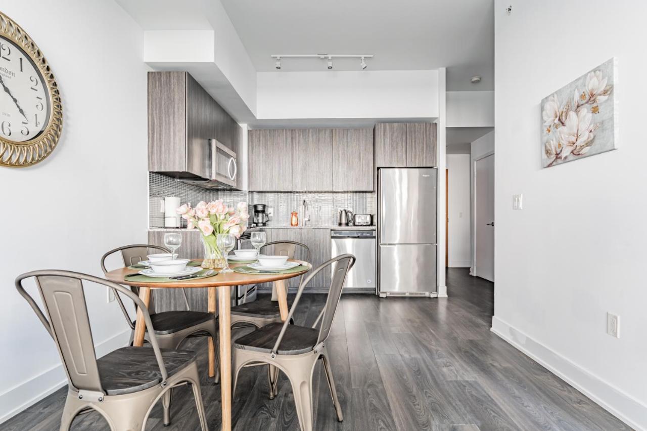 Condo In Parklawn & Lake Shore With Free Parking Close To Airport 多伦多 外观 照片