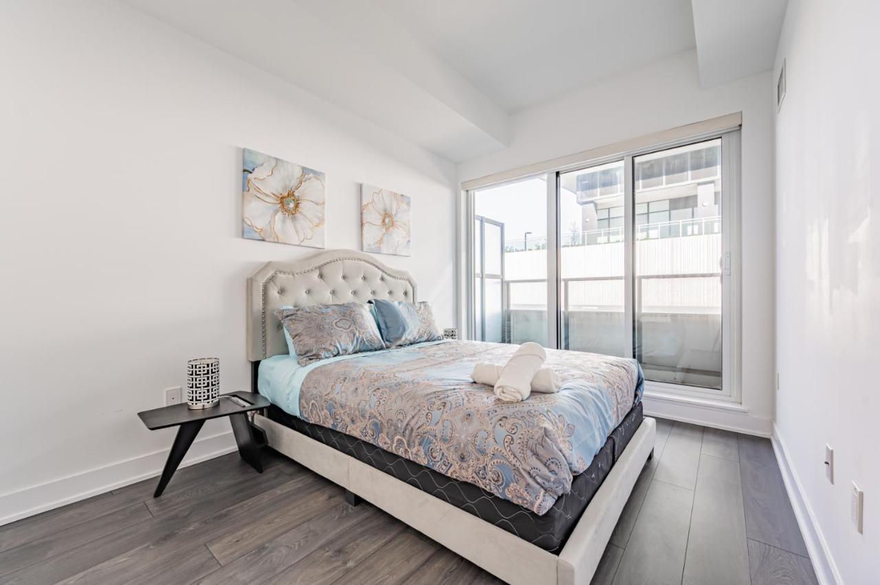 Condo In Parklawn & Lake Shore With Free Parking Close To Airport 多伦多 外观 照片