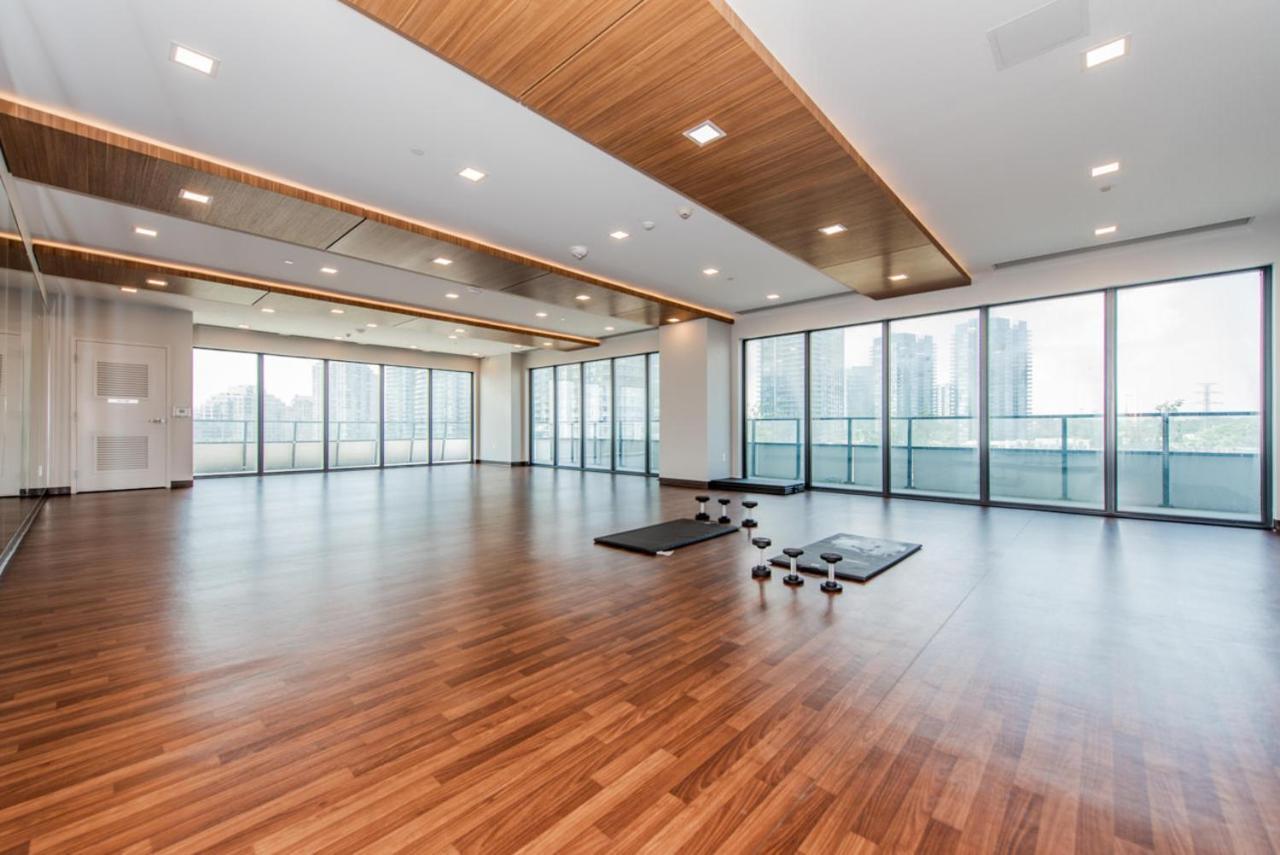 Condo In Parklawn & Lake Shore With Free Parking Close To Airport 多伦多 外观 照片