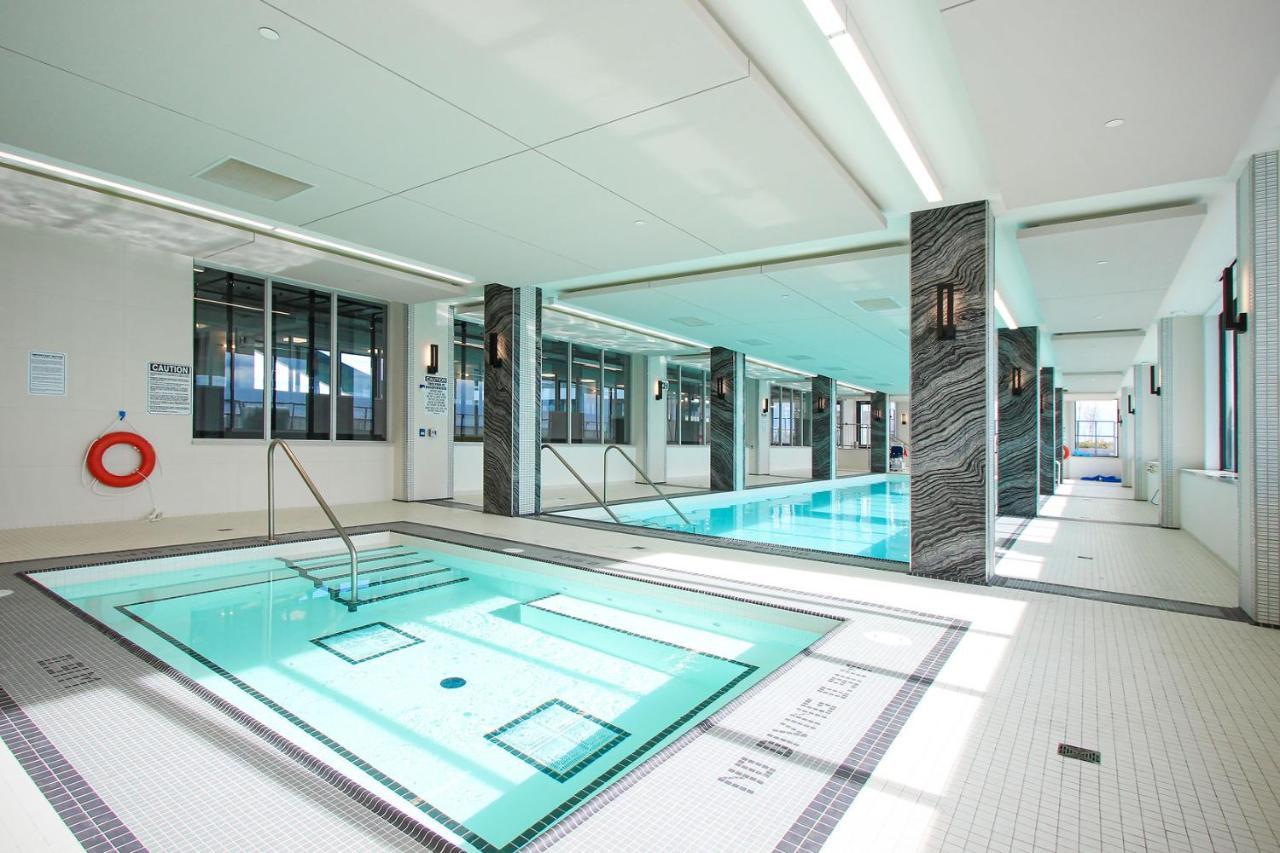 Condo In Parklawn & Lake Shore With Free Parking Close To Airport 多伦多 外观 照片