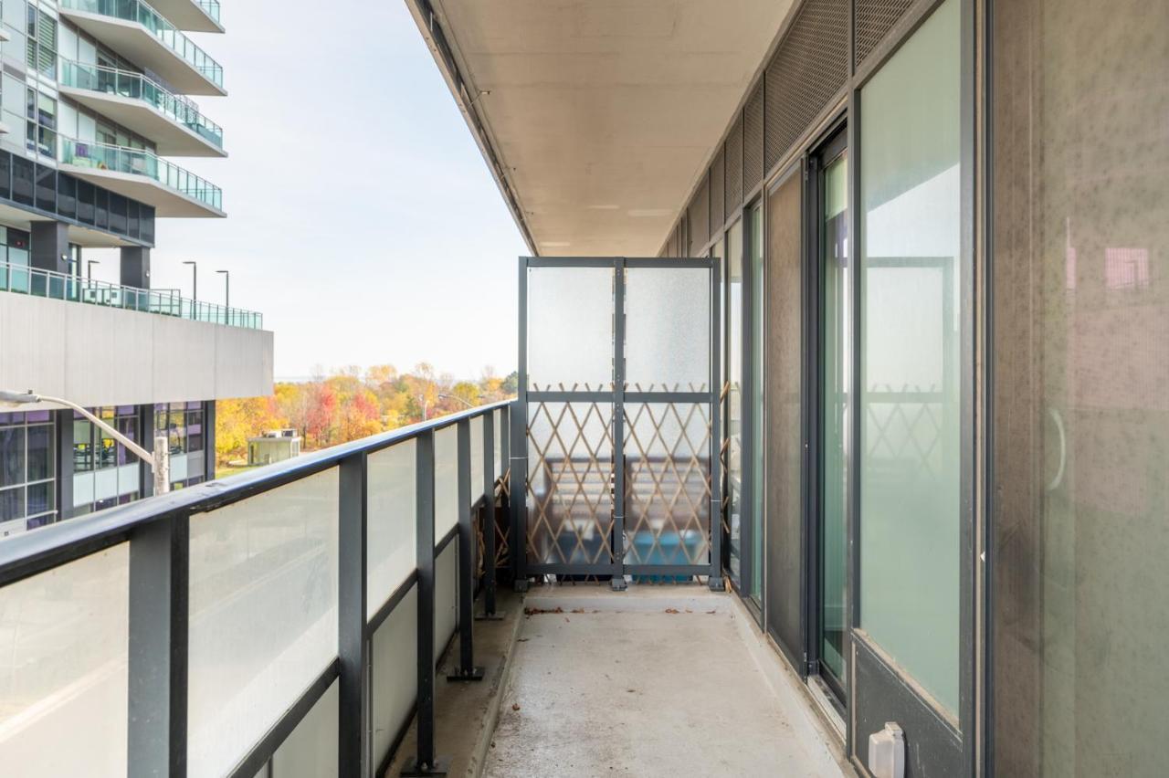 Condo In Parklawn & Lake Shore With Free Parking Close To Airport 多伦多 外观 照片