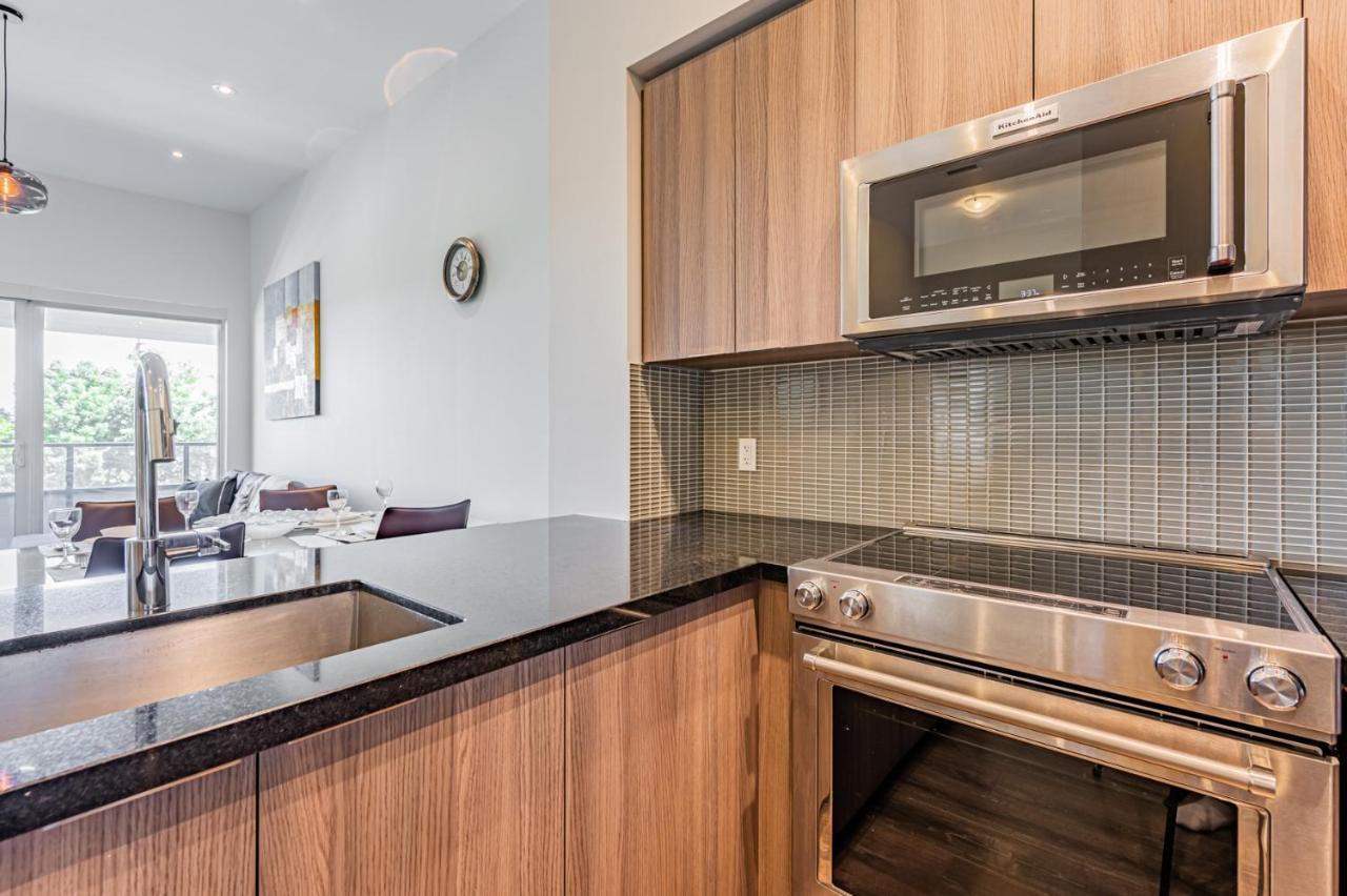 Condo In Parklawn & Lake Shore With Free Parking Close To Airport 多伦多 外观 照片