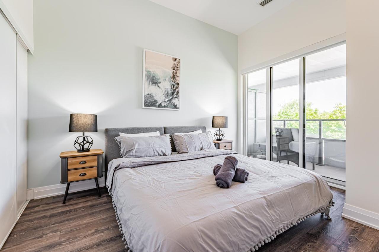 Condo In Parklawn & Lake Shore With Free Parking Close To Airport 多伦多 外观 照片