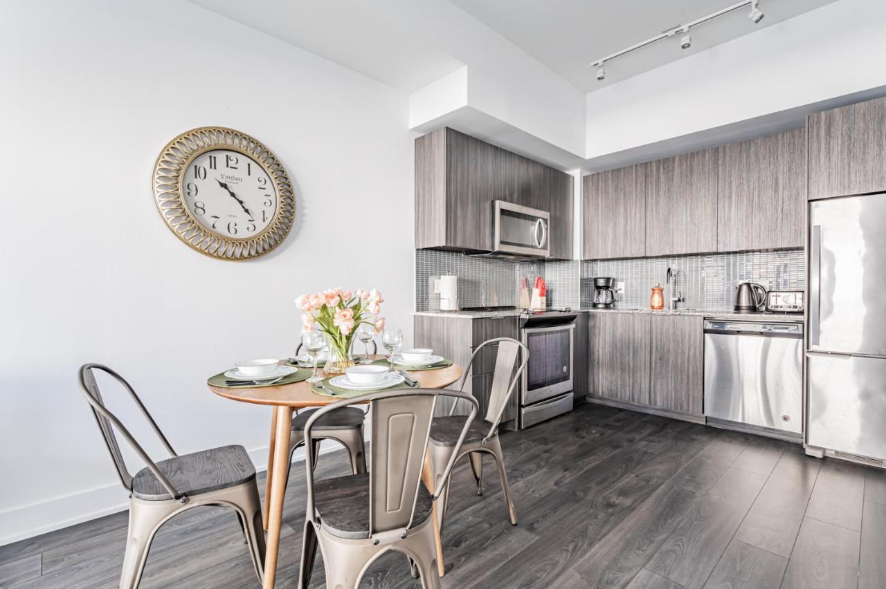Condo In Parklawn & Lake Shore With Free Parking Close To Airport 多伦多 外观 照片