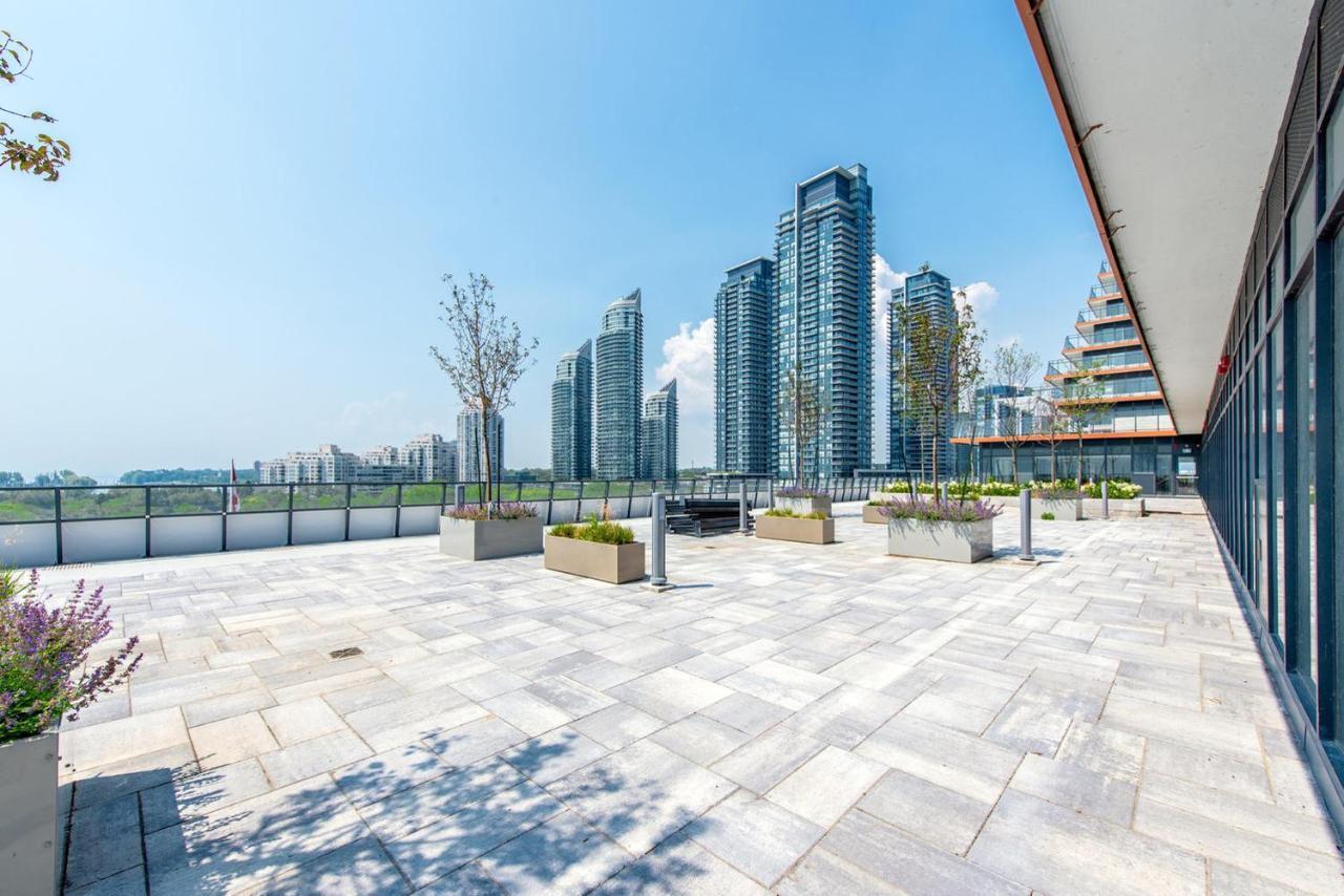 Condo In Parklawn & Lake Shore With Free Parking Close To Airport 多伦多 外观 照片