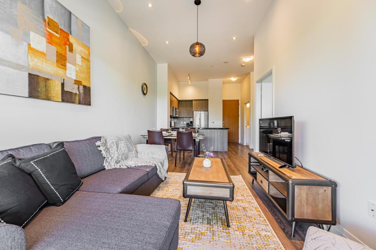 Condo In Parklawn & Lake Shore With Free Parking Close To Airport 多伦多 外观 照片