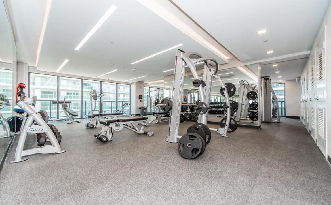 Condo In Parklawn & Lake Shore With Free Parking Close To Airport 多伦多 外观 照片