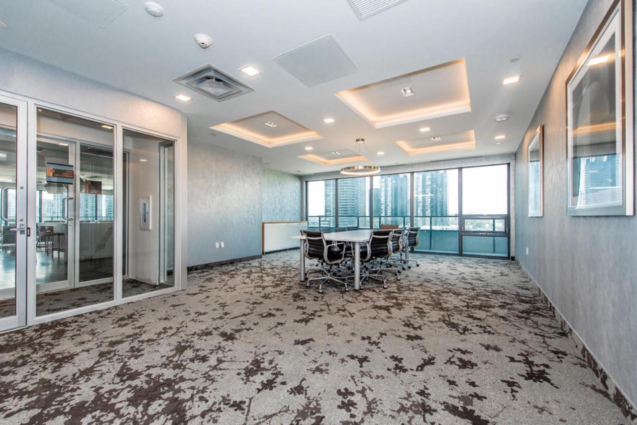 Condo In Parklawn & Lake Shore With Free Parking Close To Airport 多伦多 外观 照片