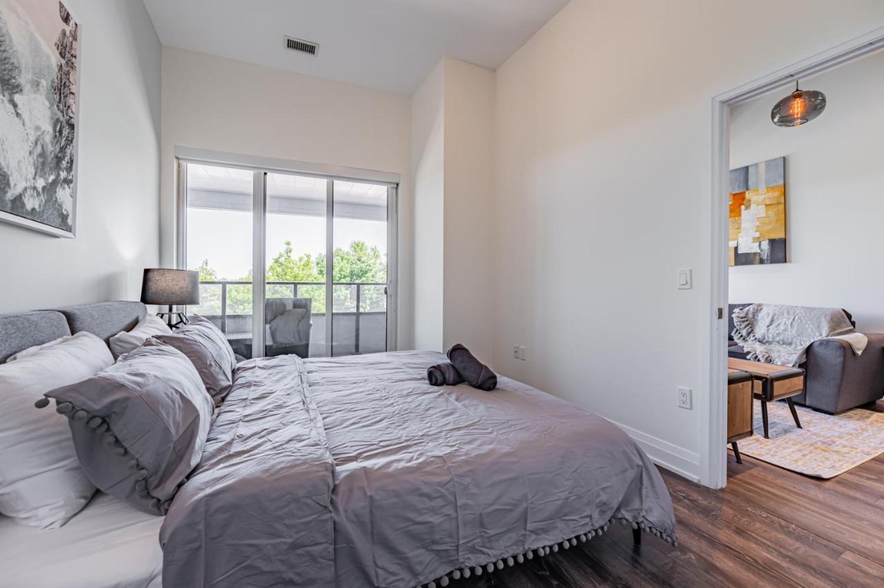 Condo In Parklawn & Lake Shore With Free Parking Close To Airport 多伦多 外观 照片