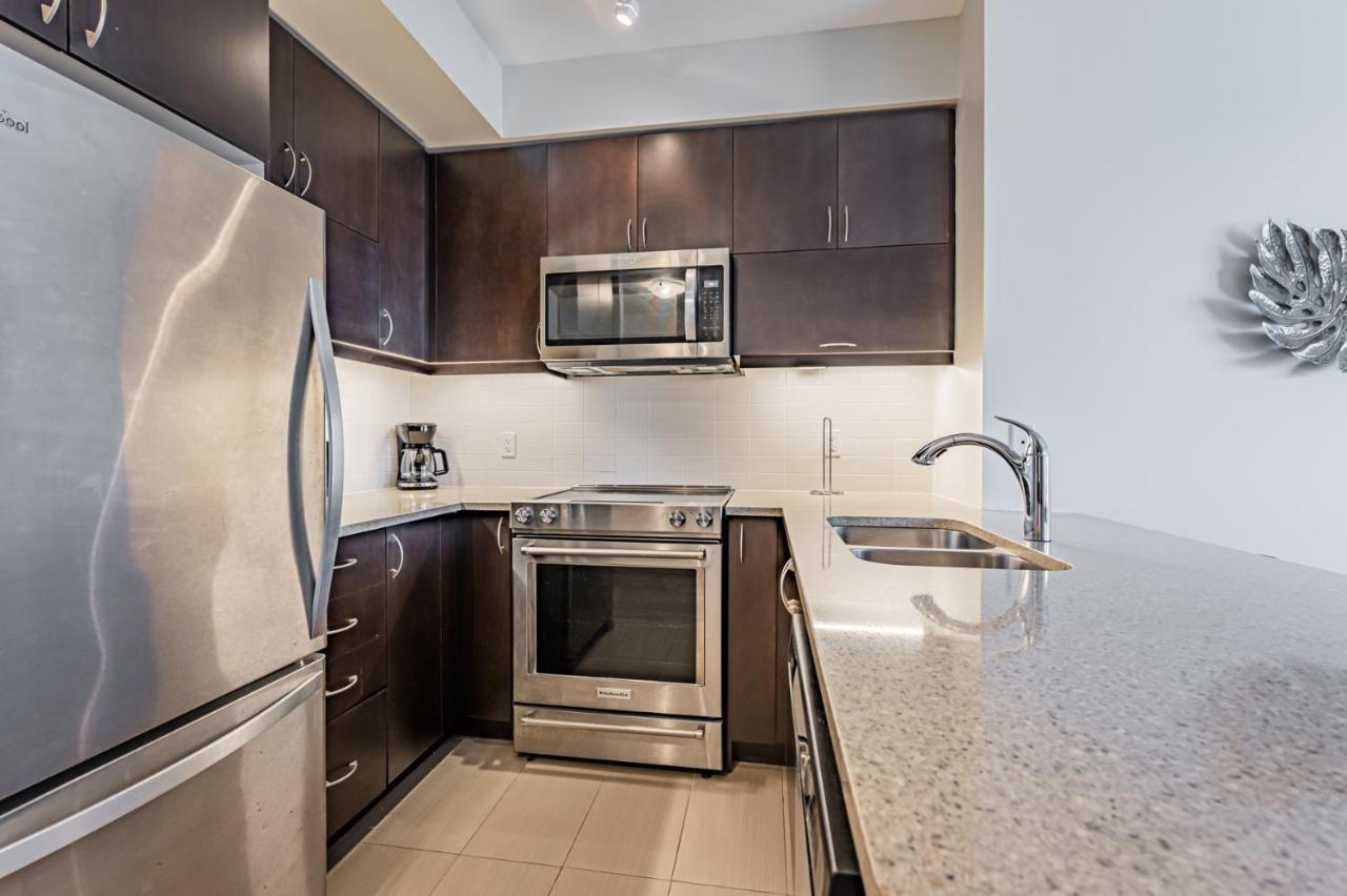 Condo In Parklawn & Lake Shore With Free Parking Close To Airport 多伦多 外观 照片