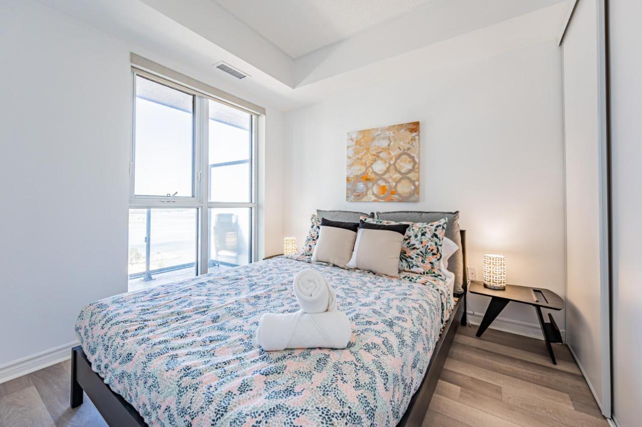 Condo In Parklawn & Lake Shore With Free Parking Close To Airport 多伦多 外观 照片
